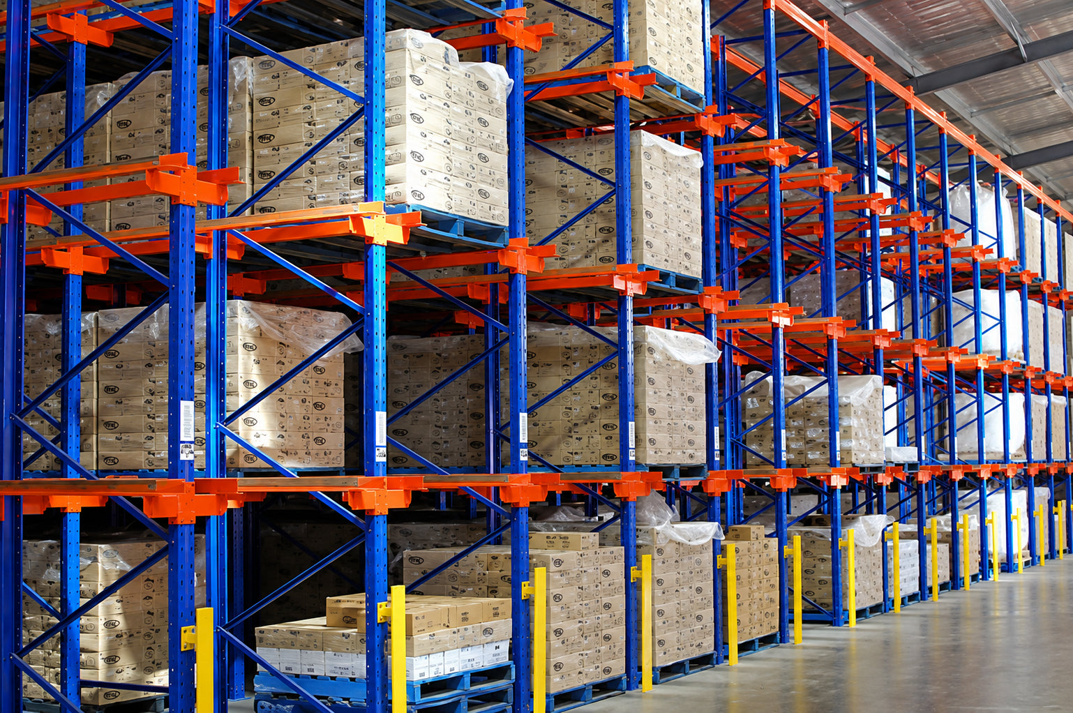 Drive-in pallet racking