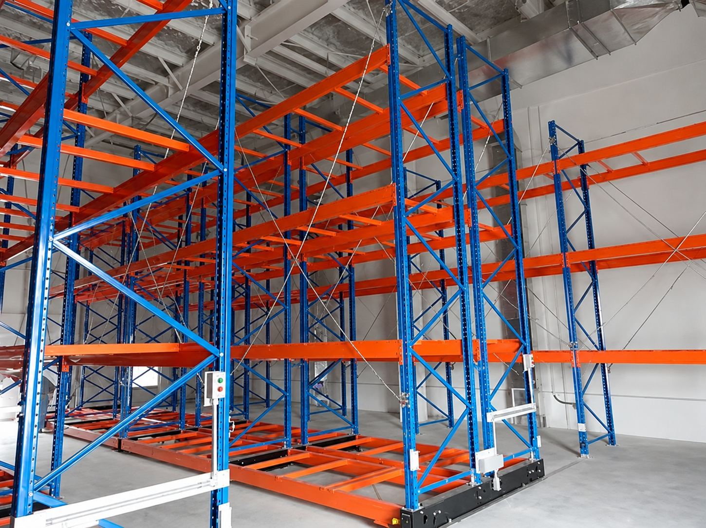 Mobile pallet racking