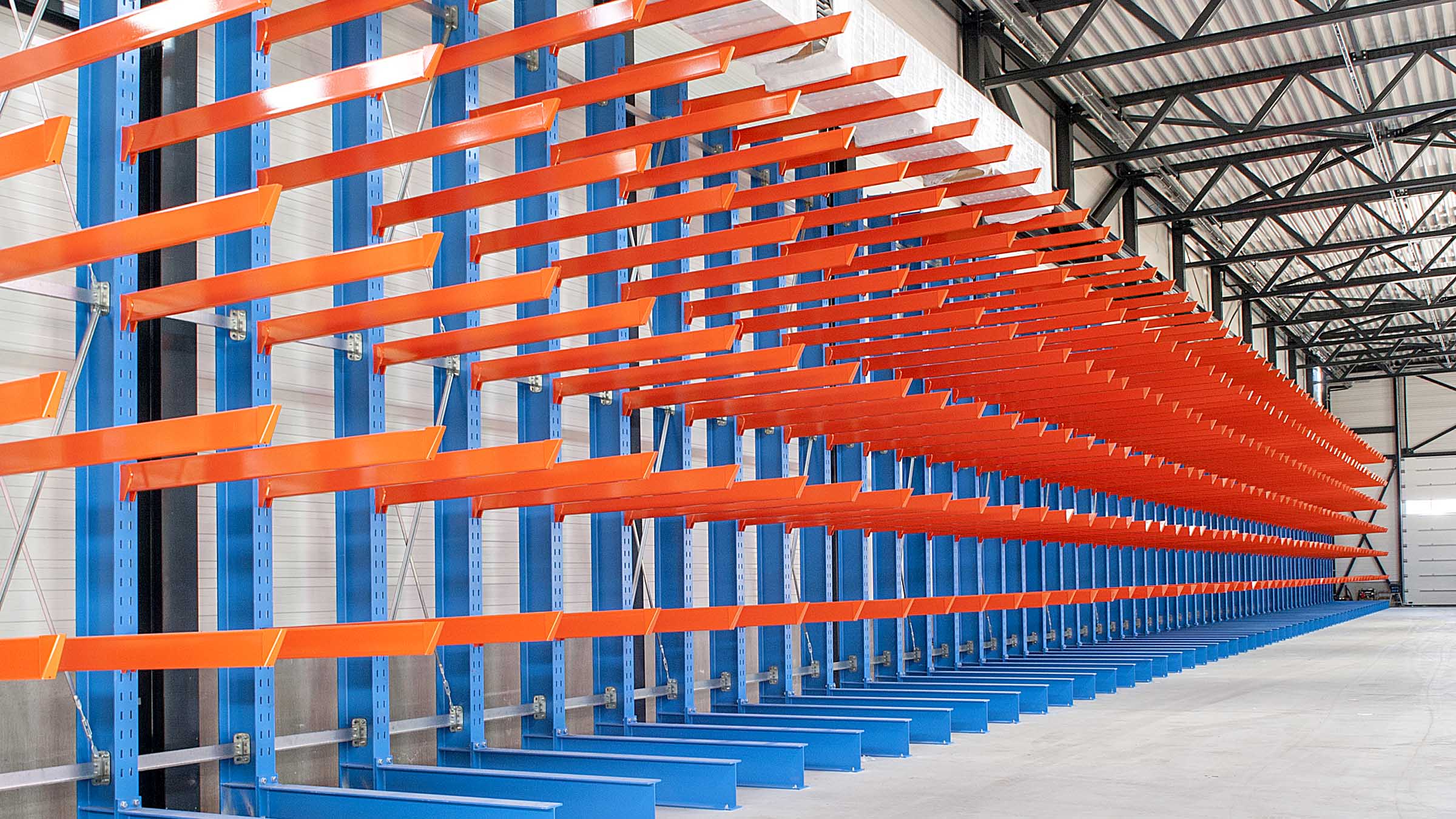 Cantilever racking for long and bulky items