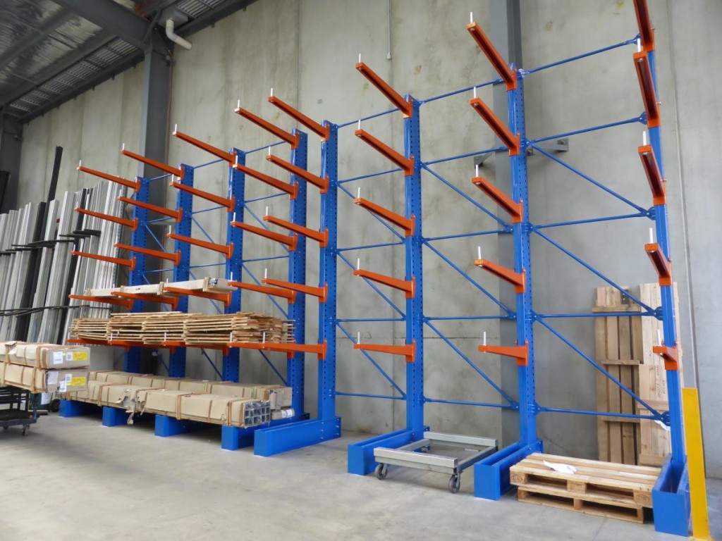 Cantilever racking for long loads