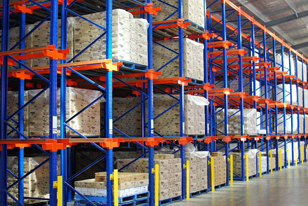 Drive-in pallet racking