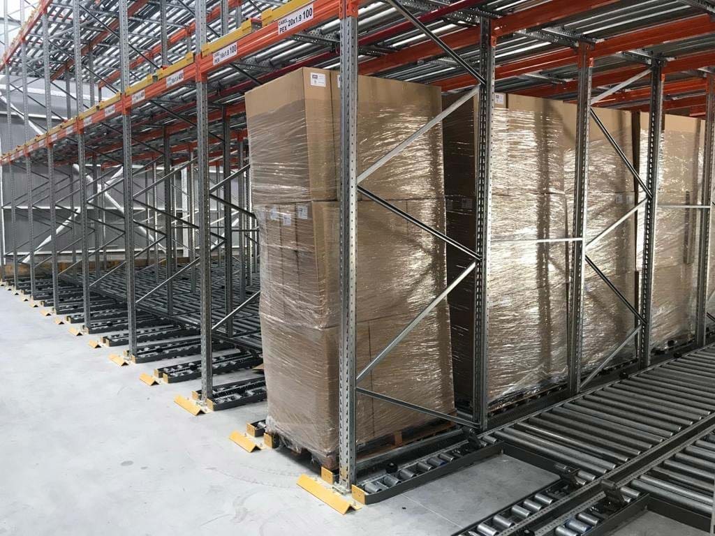 Pallet live storage racking